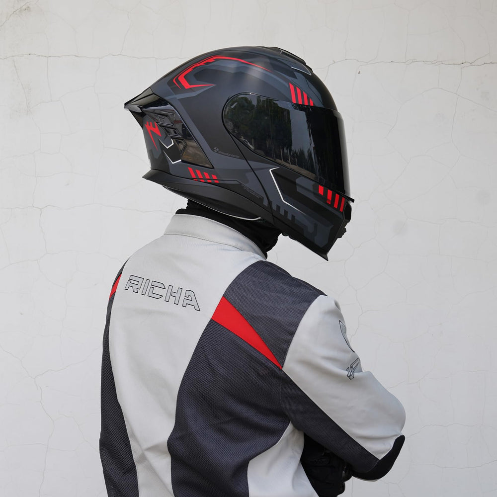 MXJ Gear JR-815 modular flip-up demonstrates flexible riding modes on demand.