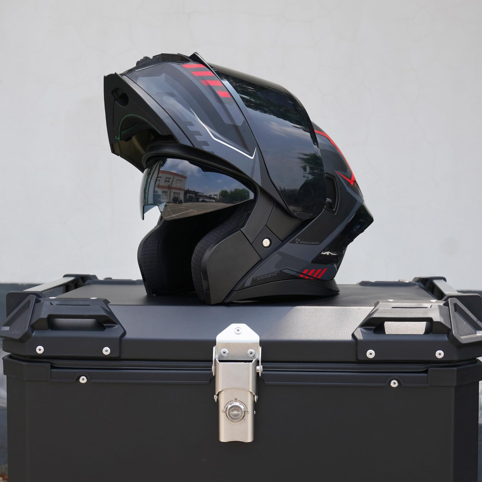 MXJ Gear JR-815 outer visor provides clear vision and UV protection.