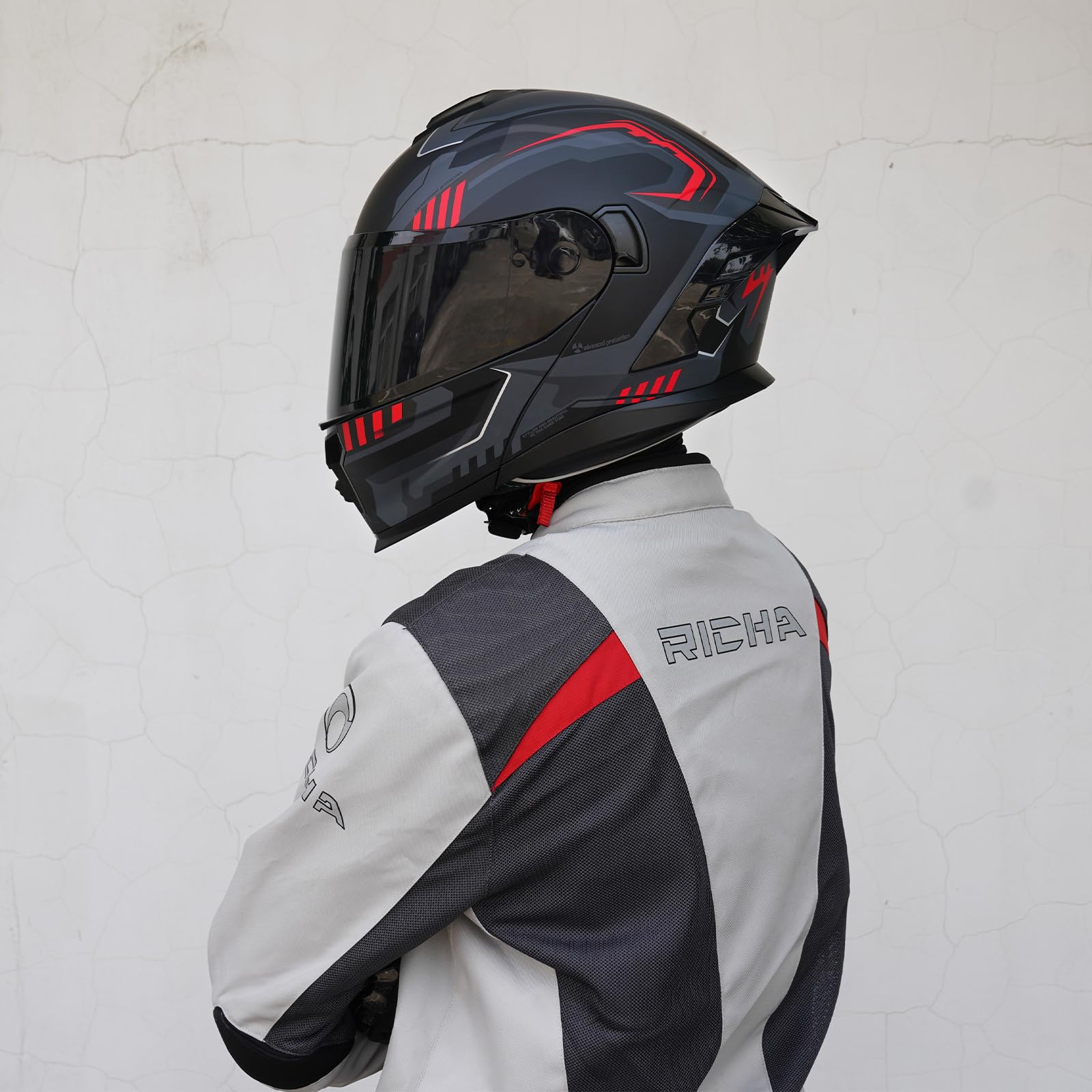 MXJ Gear JR-815 side view highlights the flip-up mechanism for easy transitions.