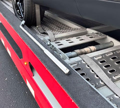 Ergonomic knurled handle of the winch bar for confident tie-down applications.