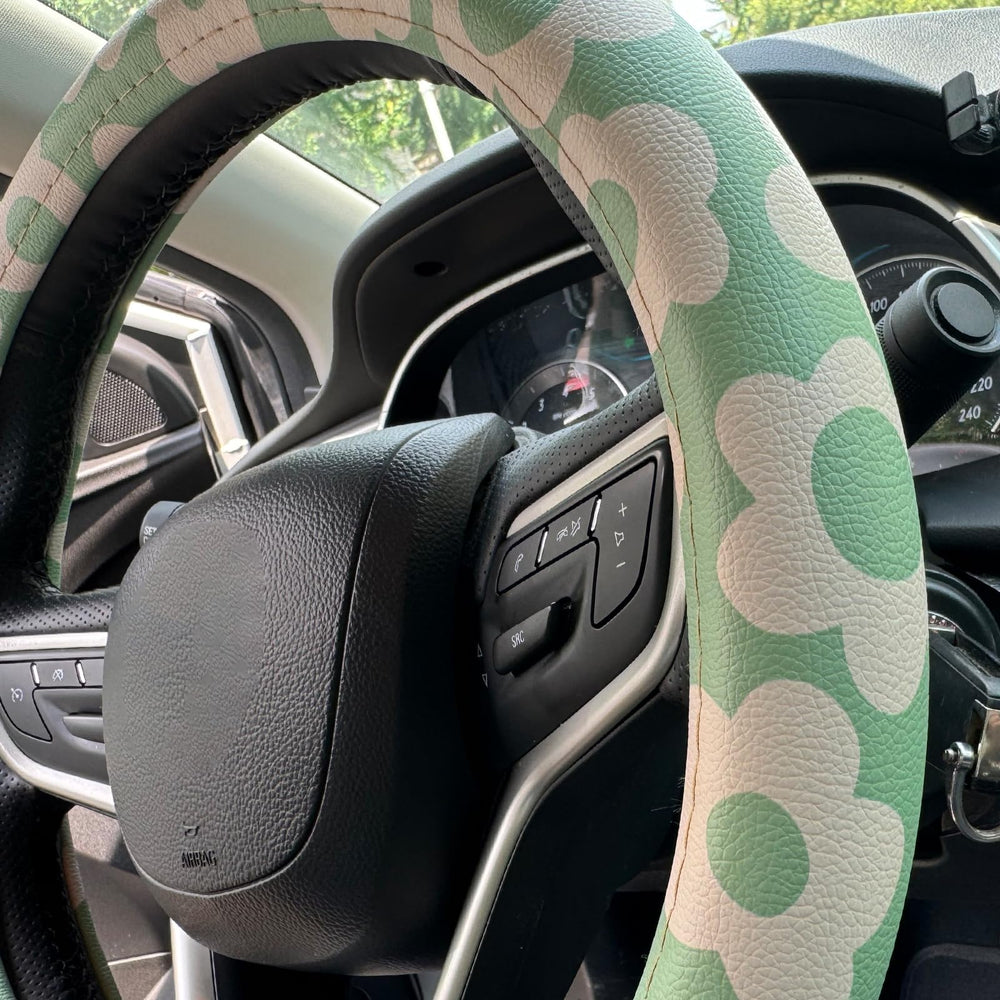 Naxizo Vintage Groovy Flowers sage-green color complements interiors while offering breathable comfort.