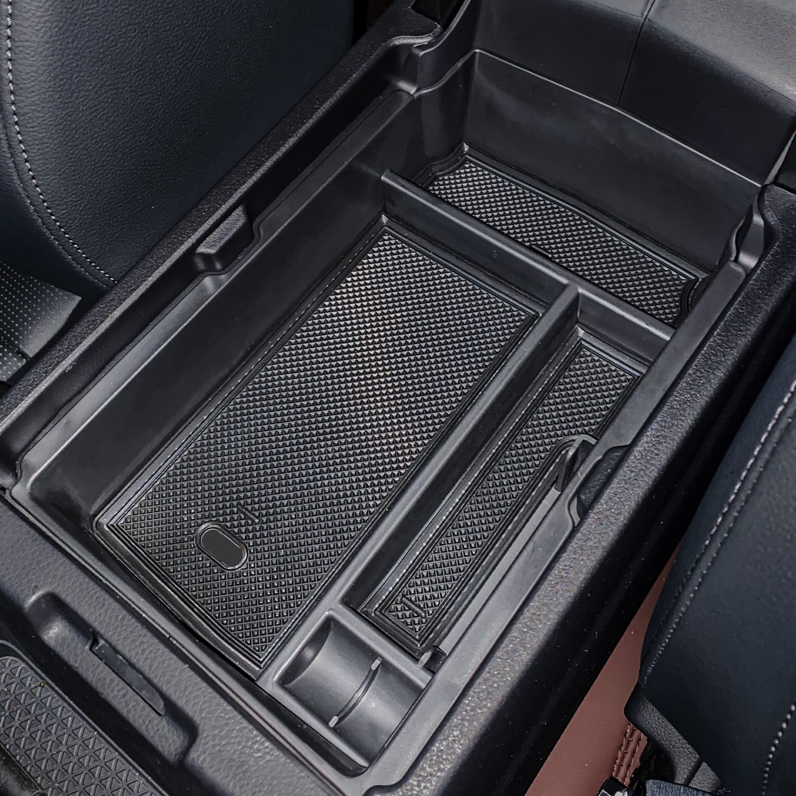Neepiar daily-use organization in car keeps essentials within reach during drives.