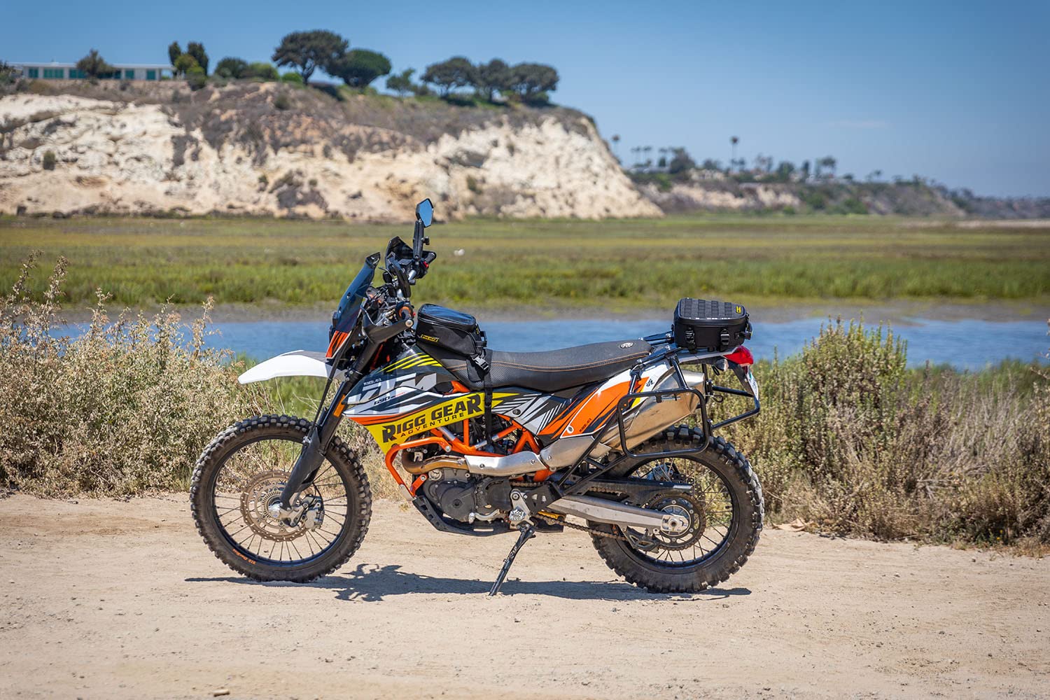 Nelson-Rigg Trails End Lite tank bag compact 4.4L capacity for essentials
