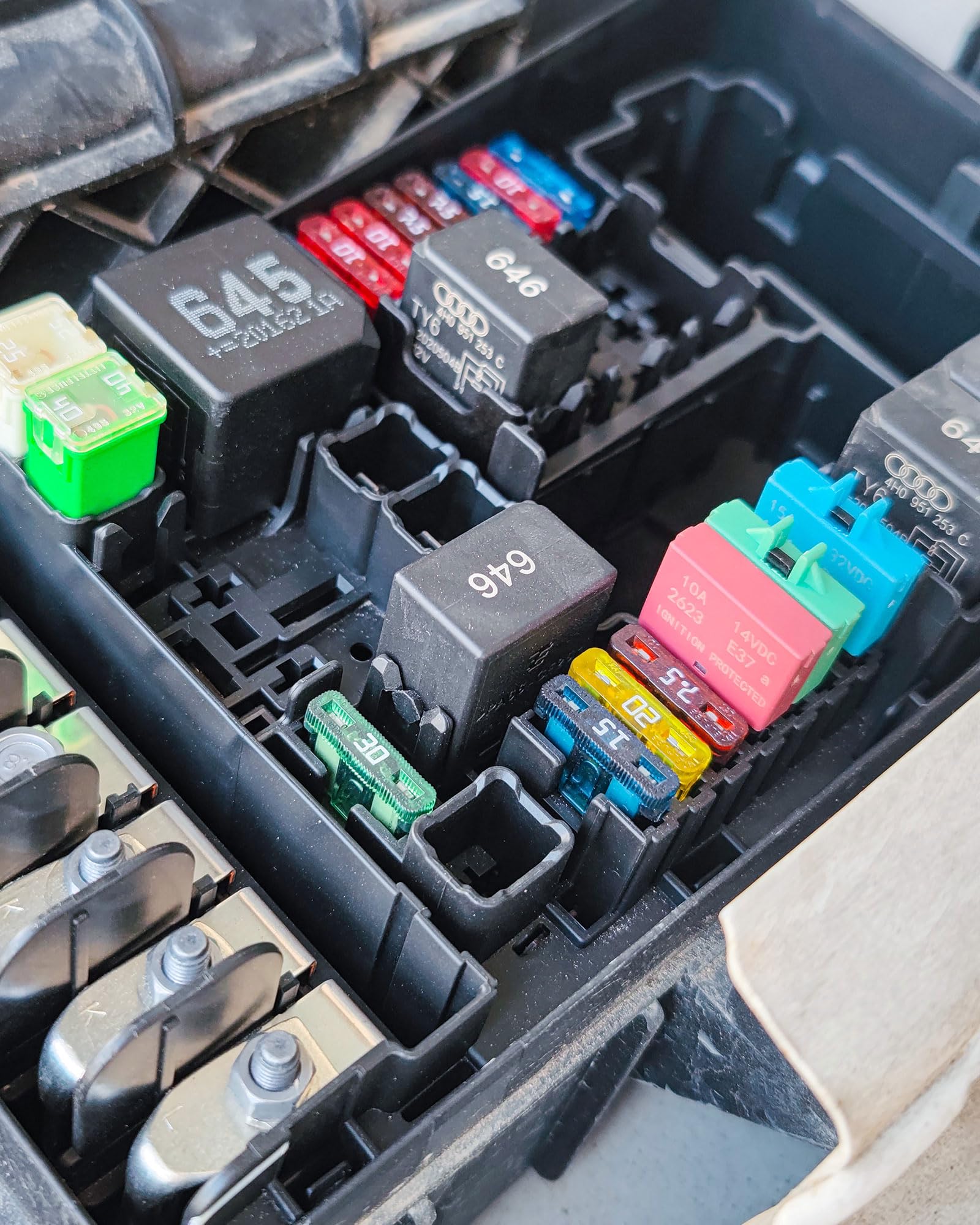 Nerites amps collection shows 3A to 30A options for varied electrical needs.