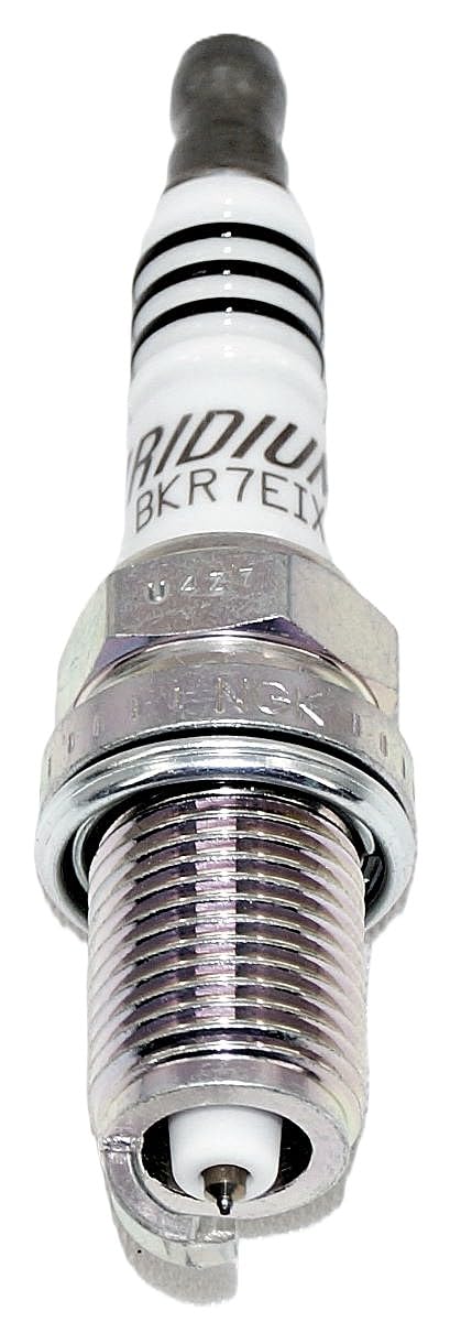 NGK 2667 thread-14mm-1-25pitch close-up for correct fit