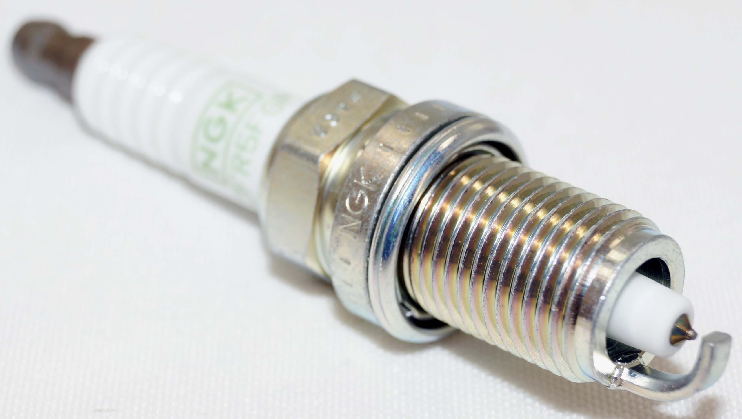 NGK 7098 G-Power spark plug torque specification label ensures proper installation