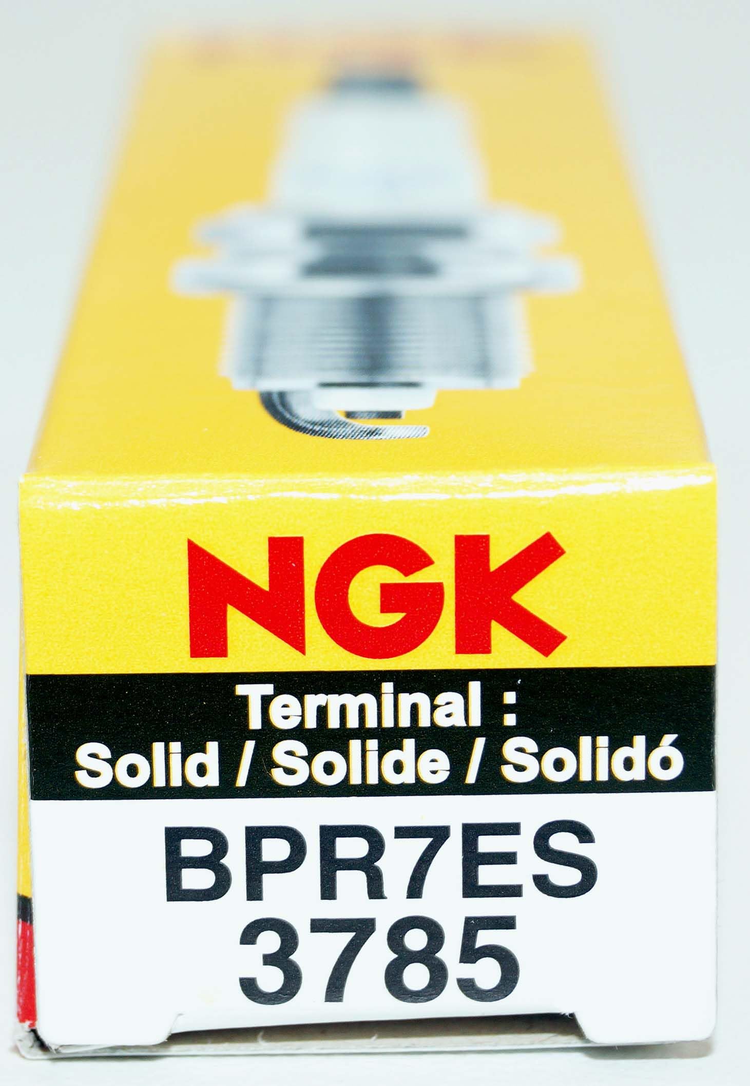 Triple gasket seal on NGK BPR7ES minimizes gas leakage.