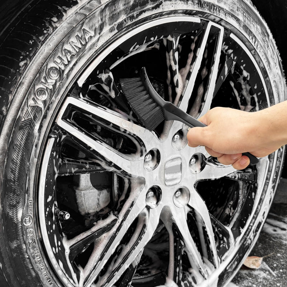 NIKCOSMK 360-degree bendable brush reaching tight gaps.