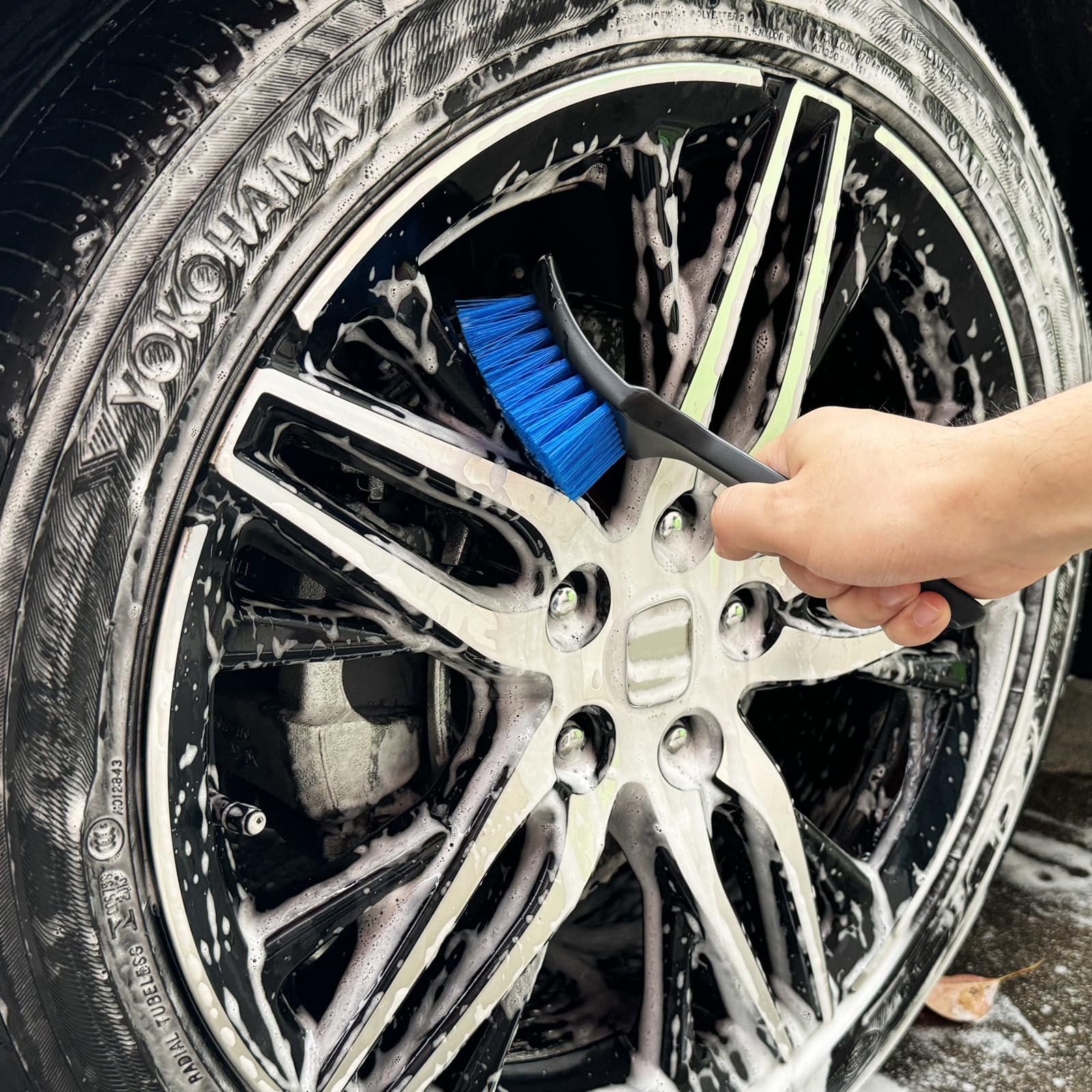 NIKCOSMK all-in-one cleaning kit for versatile wheel and tire care