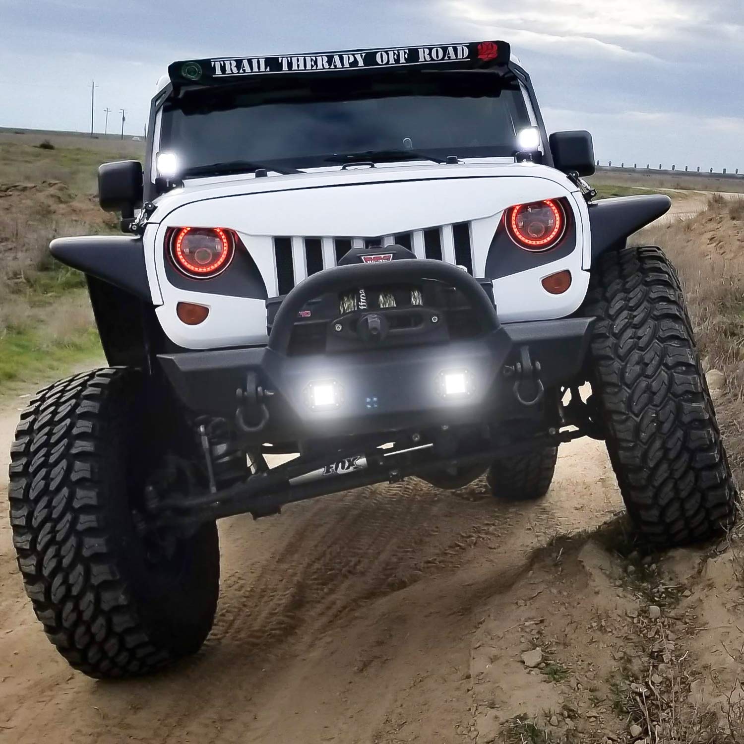 Nilight off-road night setup demonstrates bright forward illumination