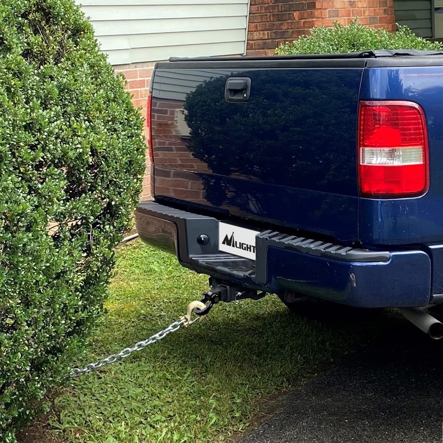 Nilight 2-inch tow receiver compatibility enables versatile mounting options.
