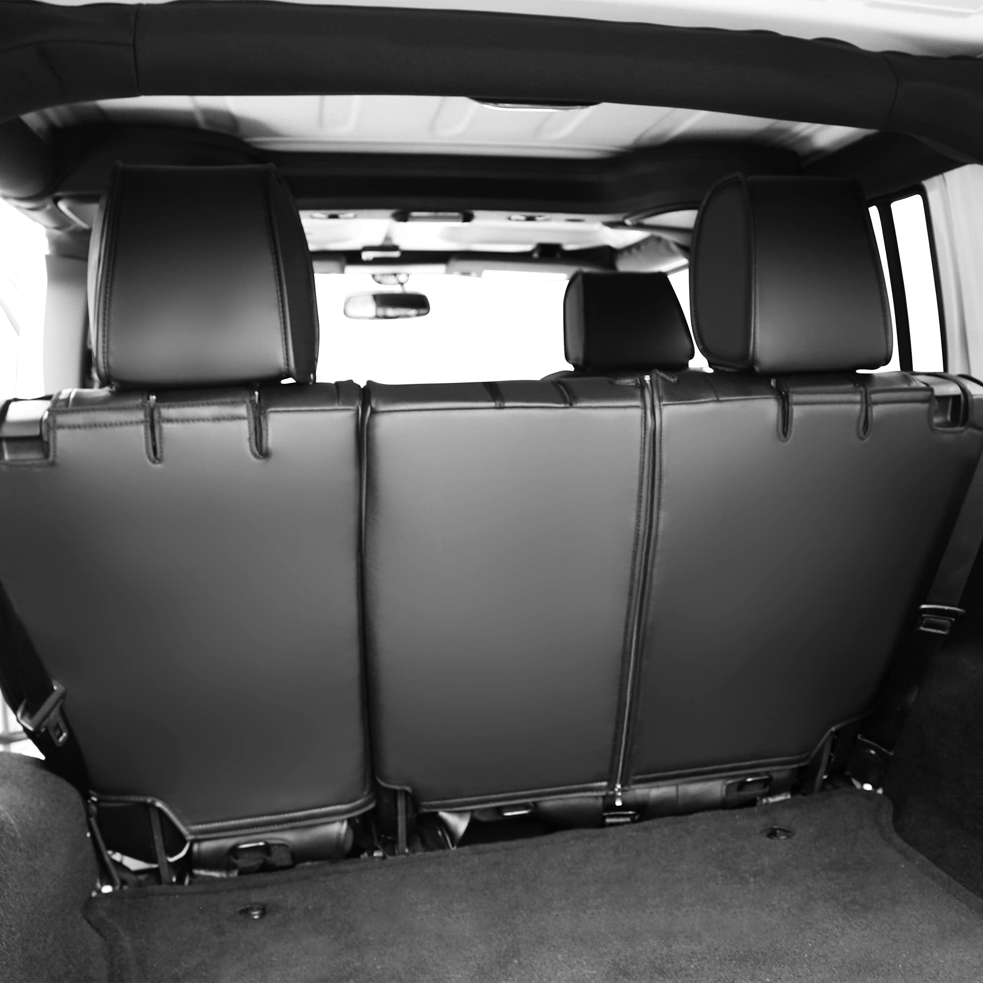 OASIS AUTO Waterproof seat cover protects against spills and mud.