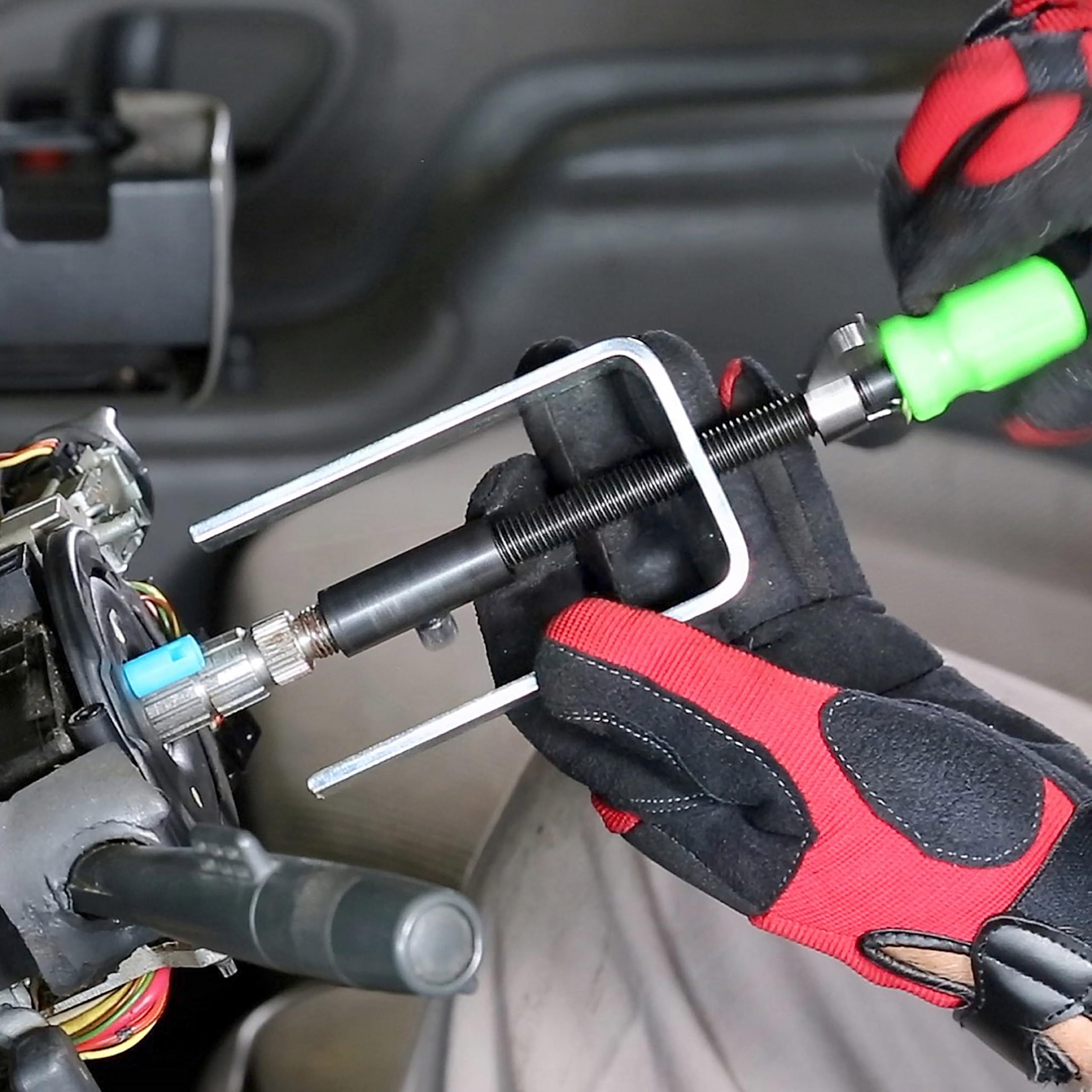 Compact setup demonstrates wide vehicle compatibility with this OEMTOOLS tool
