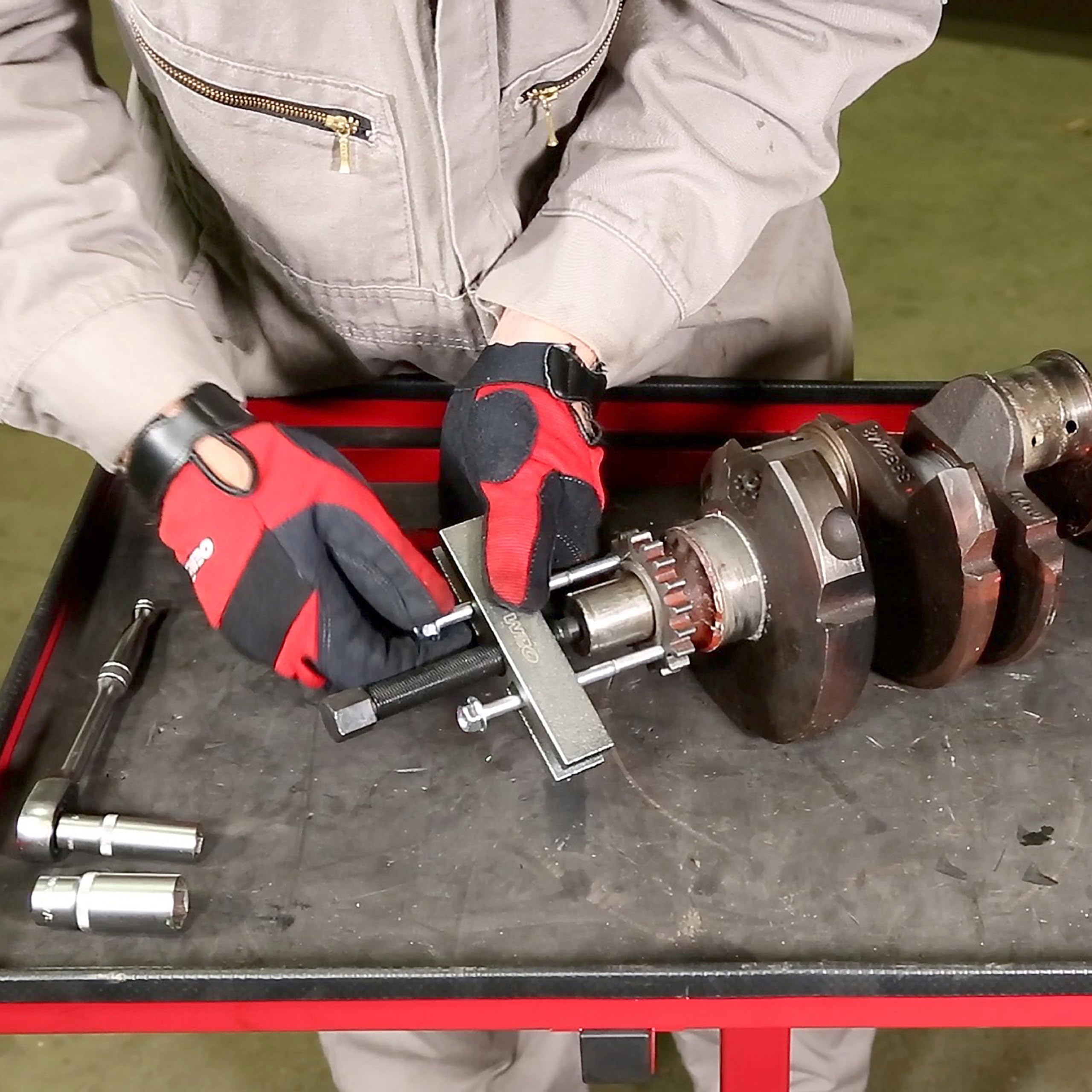 OEMTOOLS 25258 ideal for pulleys and timing gears servicing.