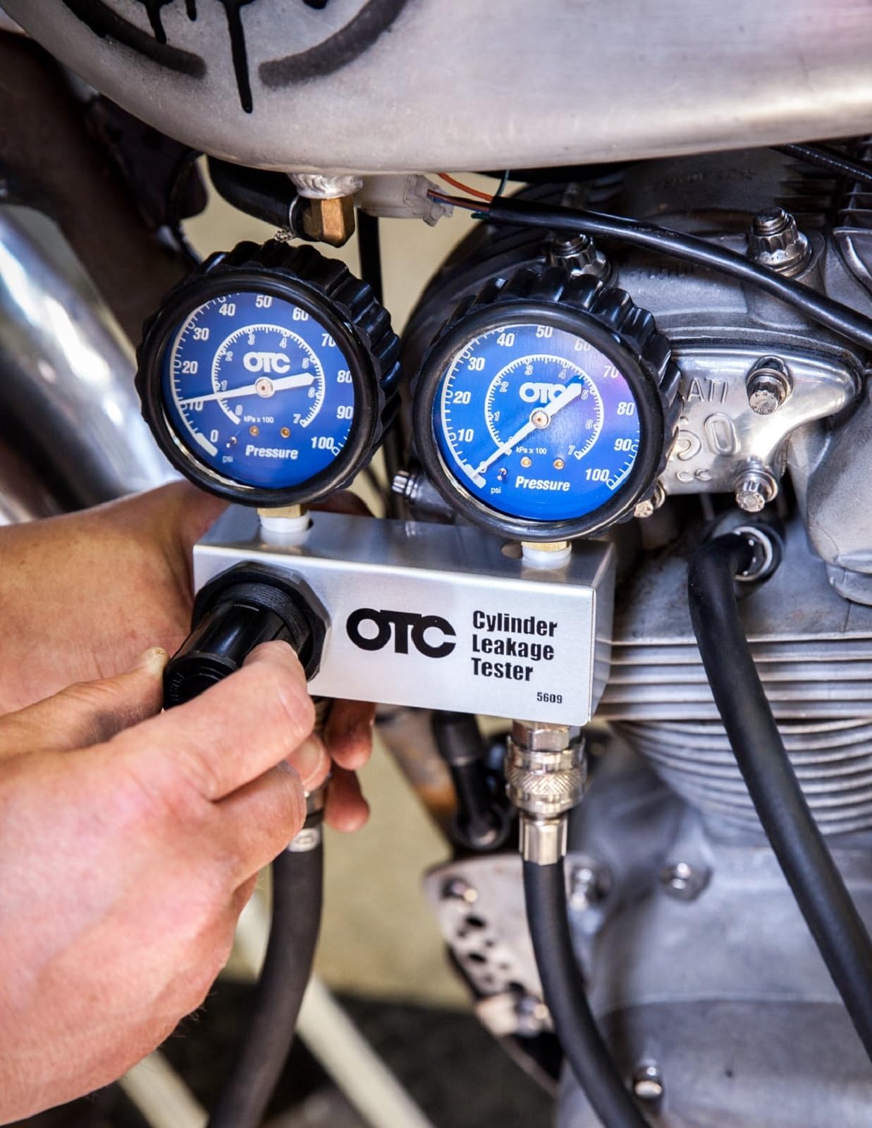 OTC 5609 pressure regulated manifold assembly for precise cylinder testing