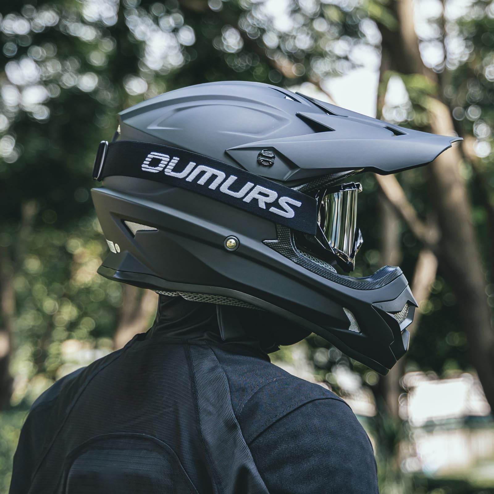 OUMURS DOT safety certification signals standard compliance for riders.