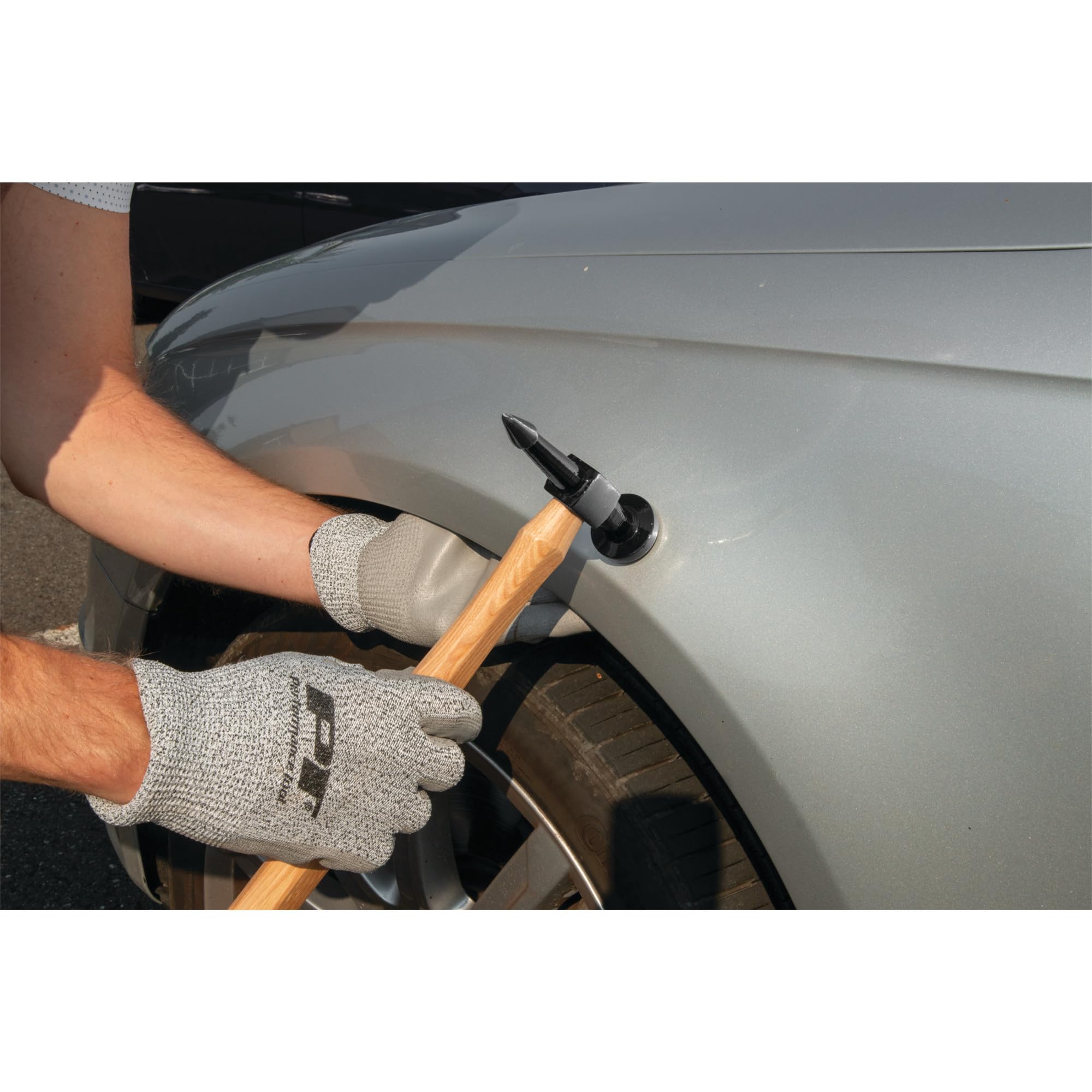 Performance Tool W1010 ergonomic grip and balance enhance control during use.