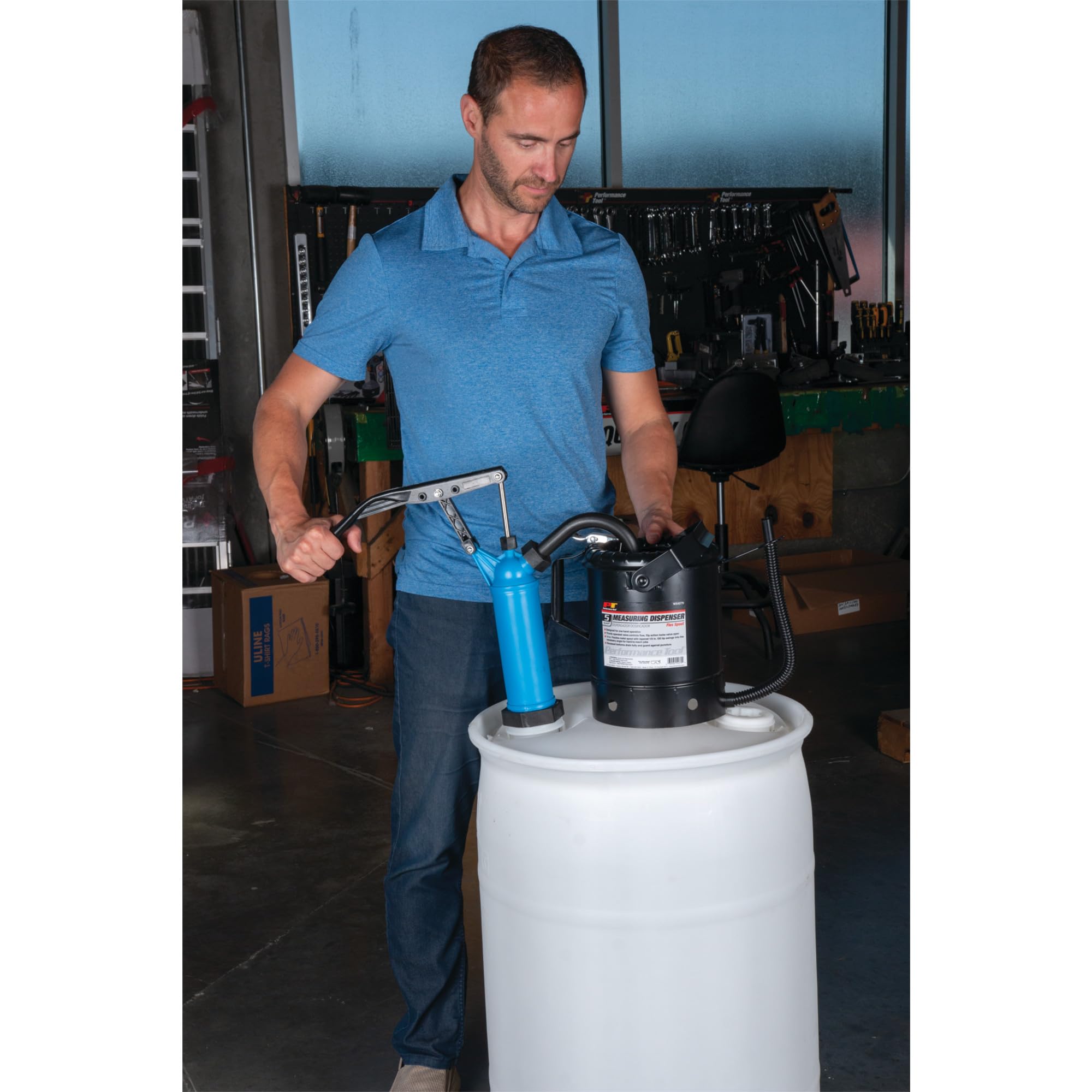 Performance Tool W54268 9-ounce-per-stroke dispensing detail.