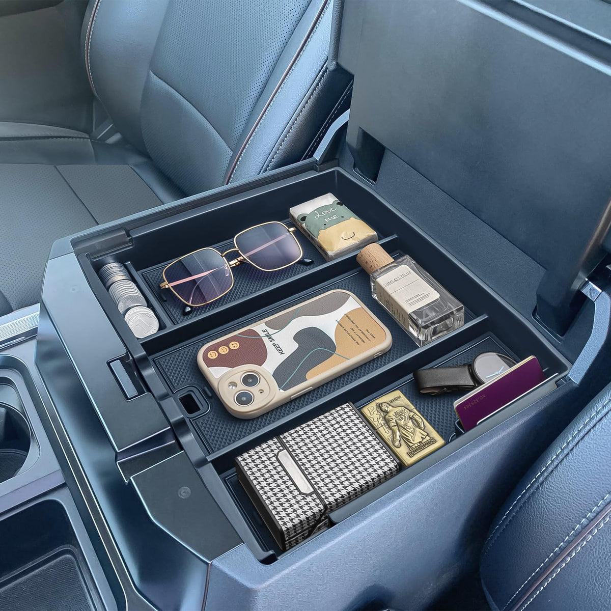 PIMCAR top tray for Ford F-250 and F-550 keeps phones and keys within easy reach.