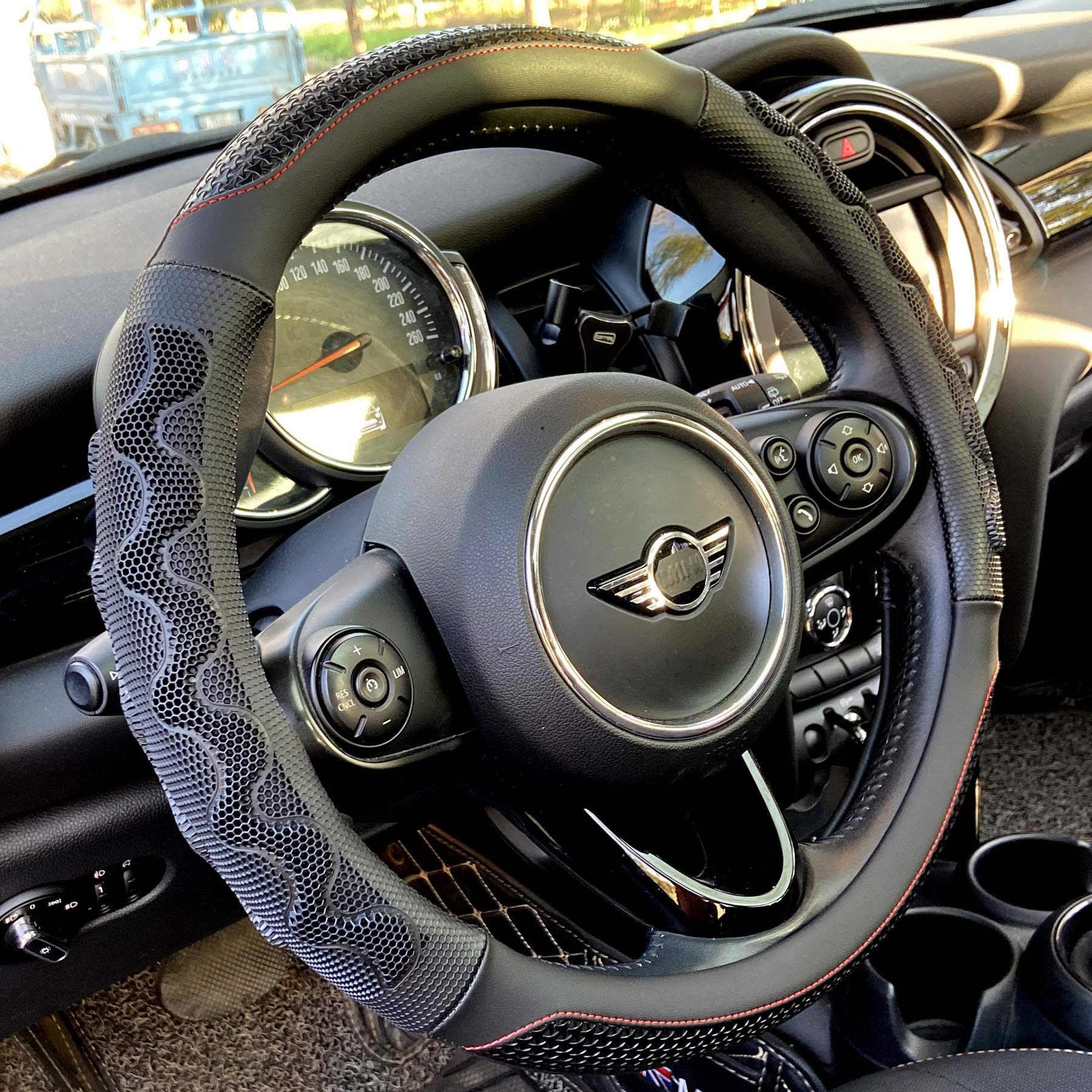 PINCTROT steering wheel cover with great grip and 3D honeycomb texture for secure handling.