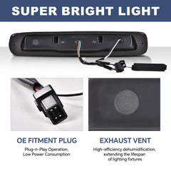 PIT66 third brake light for GMC Sierra 1999-2007 with clear lens enhances rear visibility.