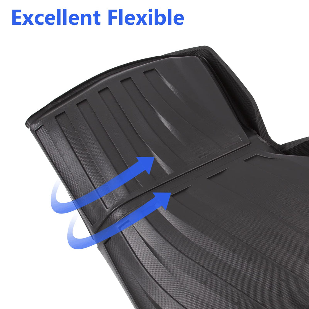 Easy cleaning with water and rag keeps the trunk fresh