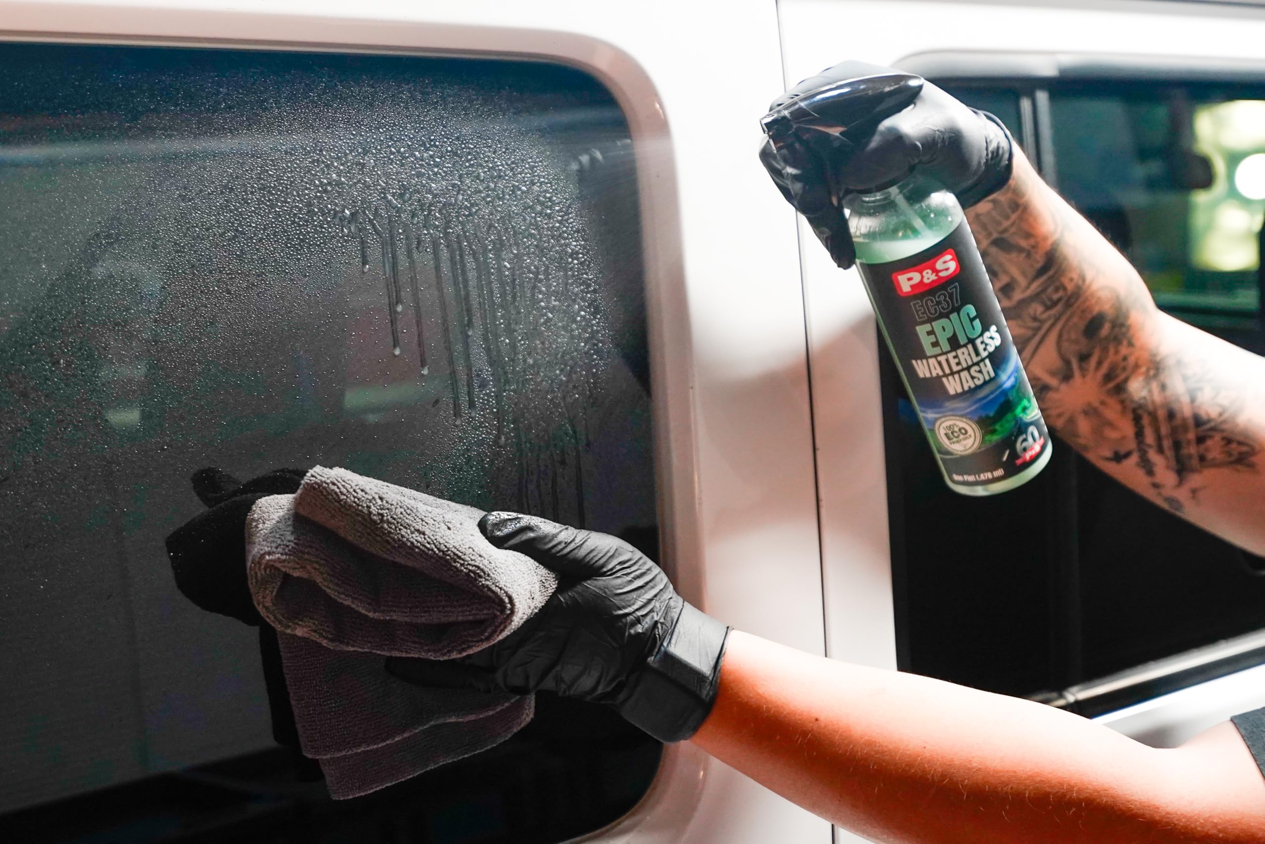 P&S Epic Waterless Wash gloss reflection for showroom-like shine.