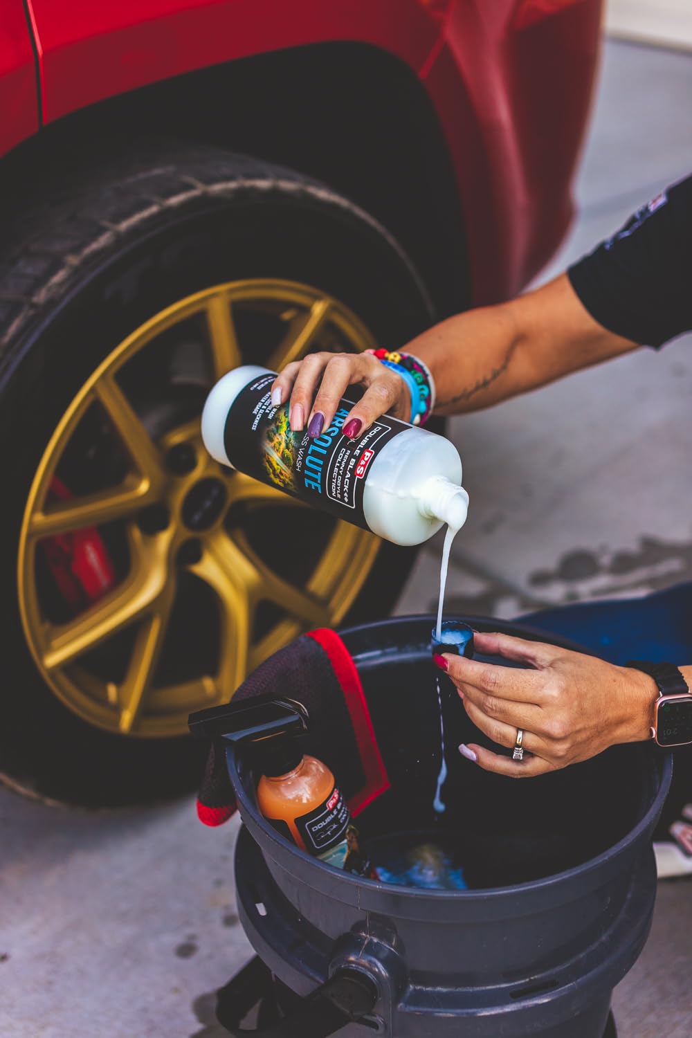 P&S Absolute Rinseless Wash interior-friendly cleaning for leather and plastics.