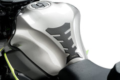 Puig 4051C carbon-look tank pad, side view, enhances bike aesthetics and durability