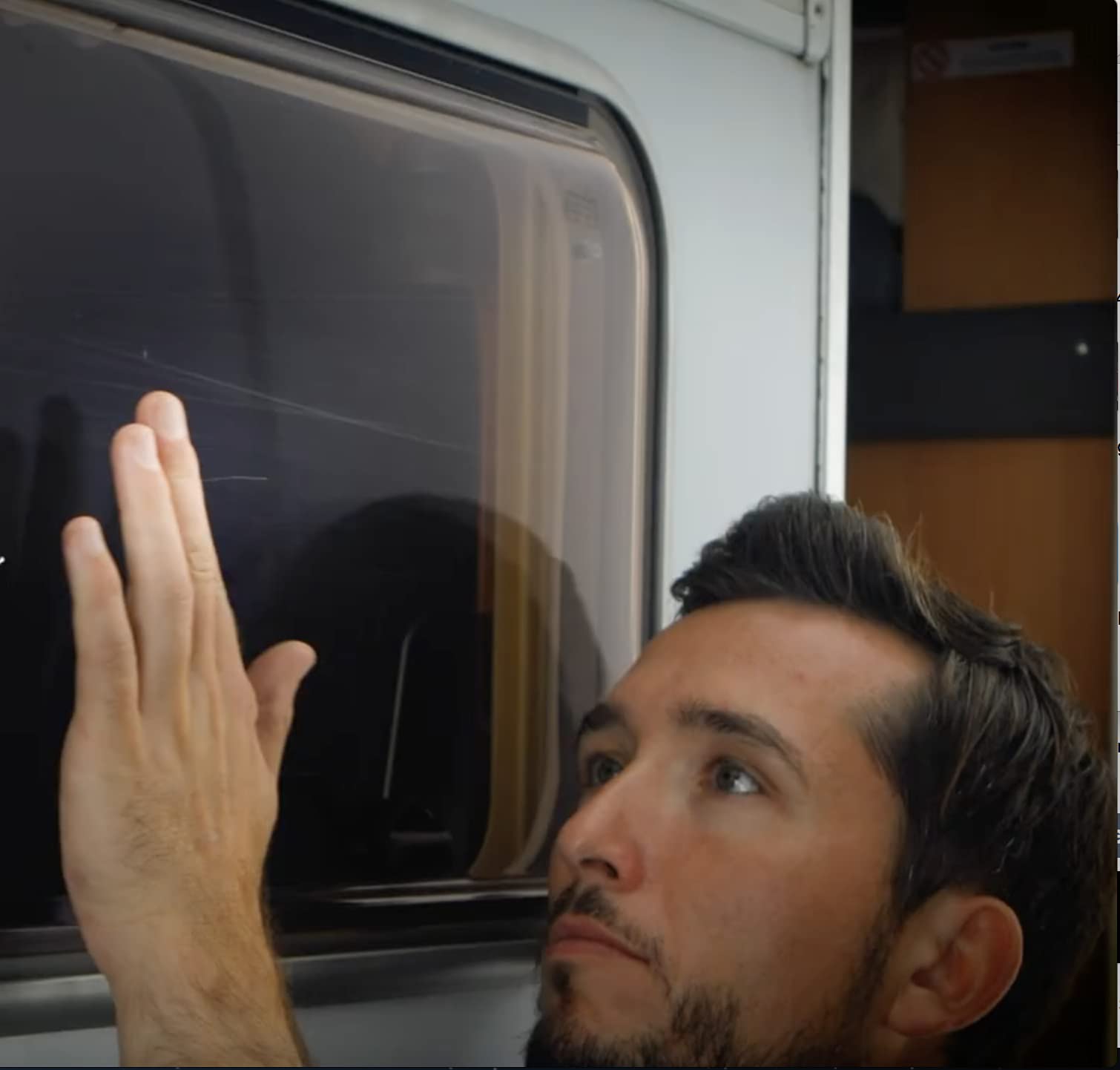 QUIXX 10003 used on boat Plexiglass to restore clarity and gloss