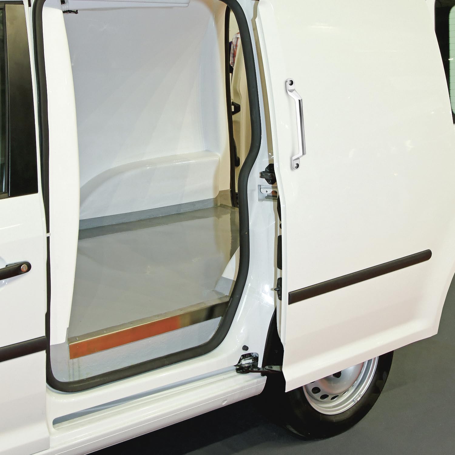QWORK versatile mounting handle suited for vertical or horizontal installation.