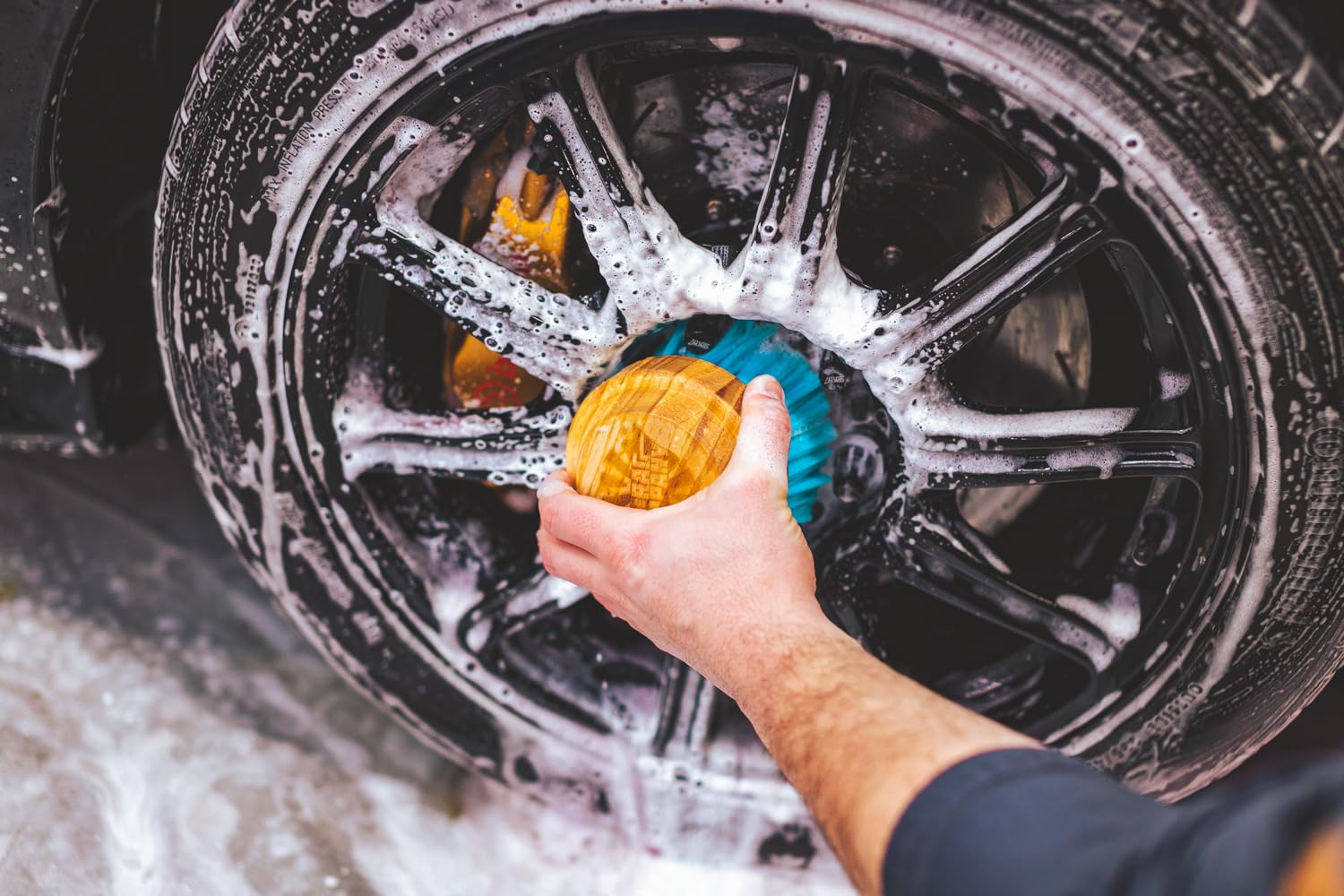 The Rag Company wheel and grille brush handles tough debris with soft-to-stiff bristles.