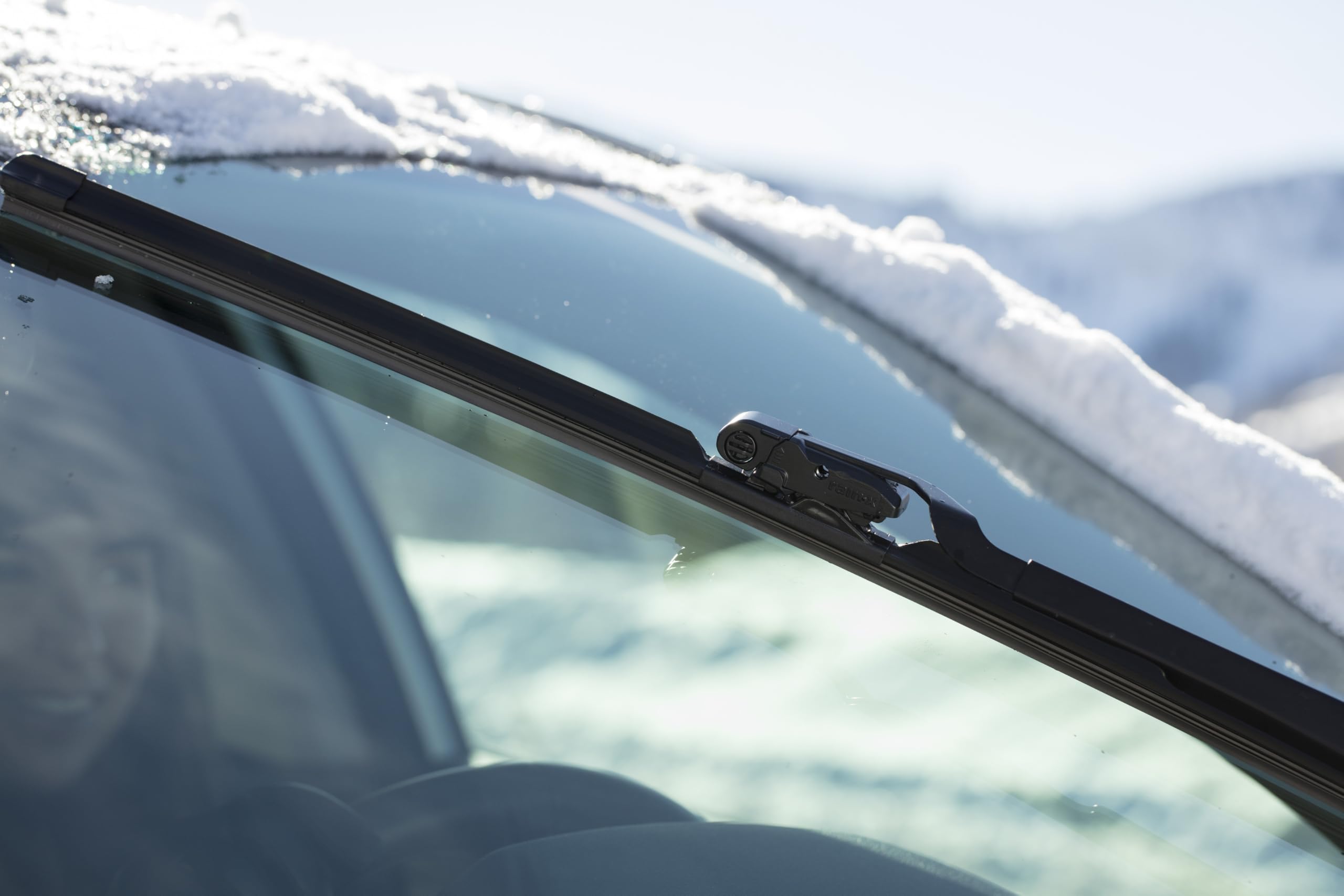 Rain-X easy-fit installation highlights simple, tool-free blade replacement.