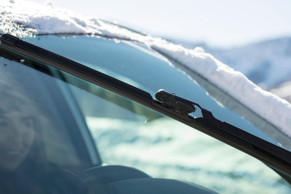 Rain-X easy-fit installation highlights simple, tool-free blade replacement.