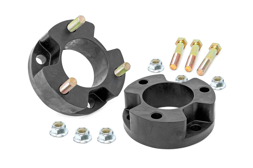 Rough Country 2.5-inch leveling kit front strut spacers boost ground clearance.