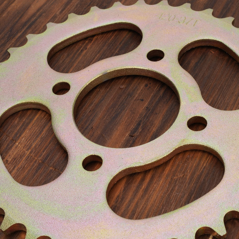 RUTU steel construction rear sprocket delivers lasting durability in rough conditions.