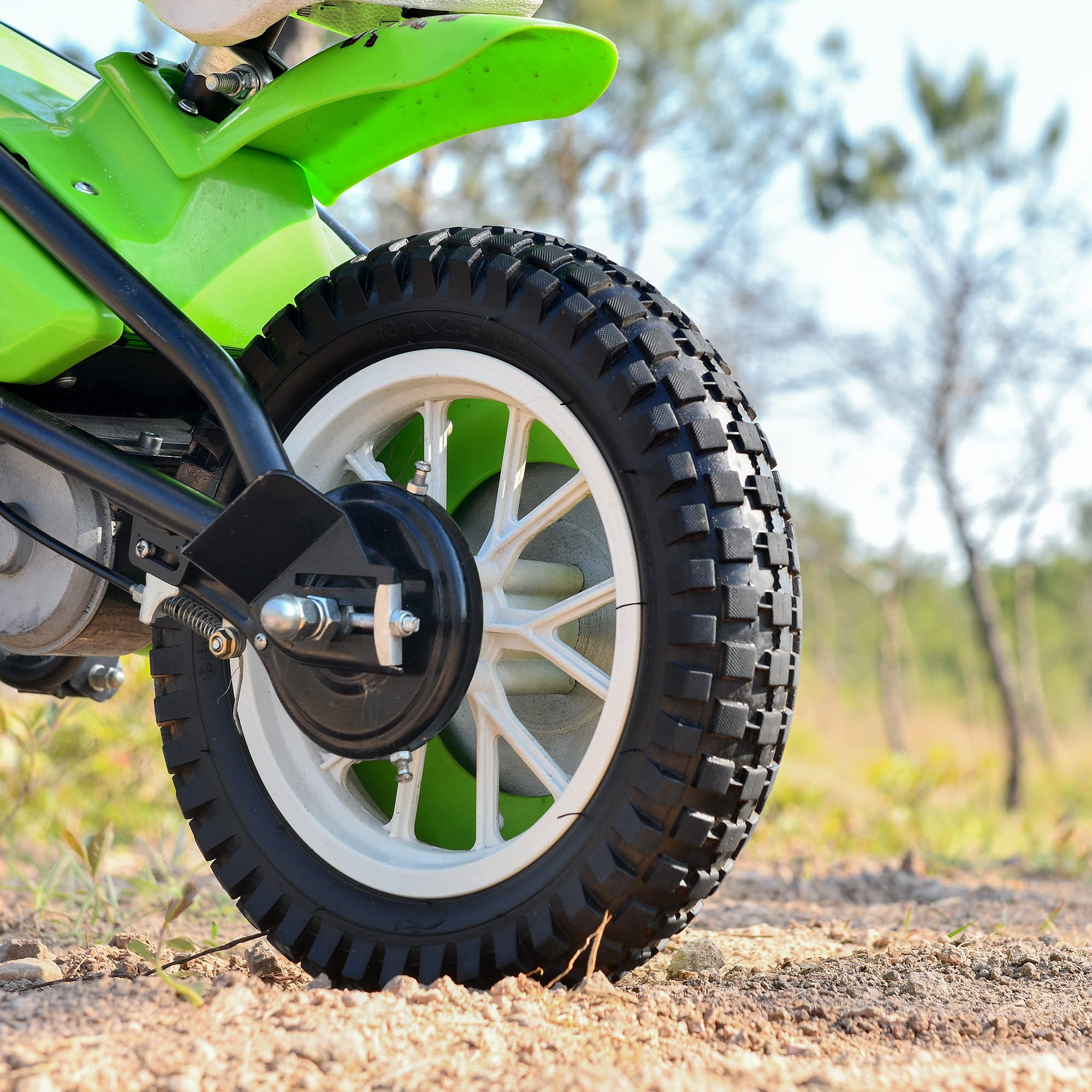 RUTU square tread delivers stable traction on muddy terrain