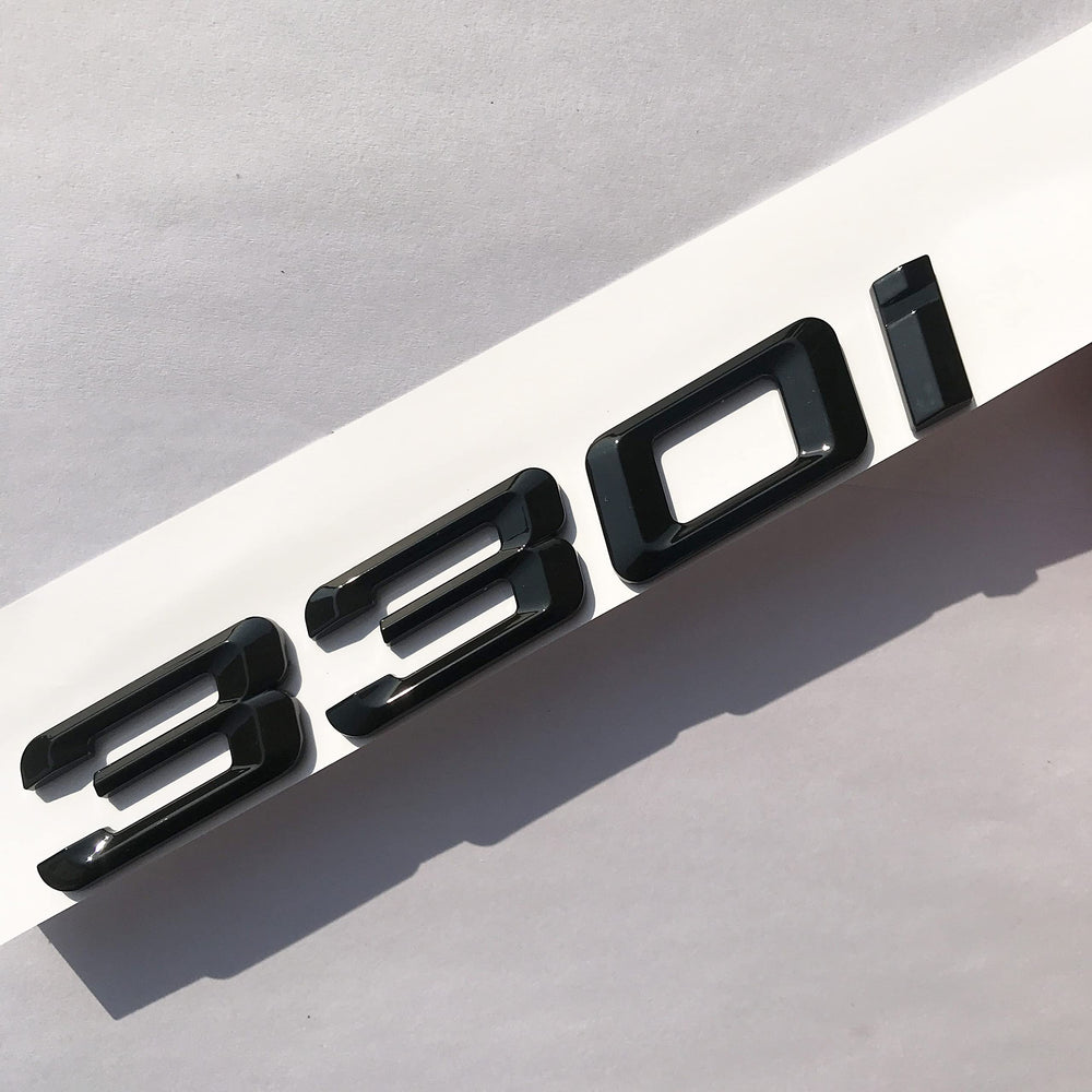 Sadkunf 330i emblem gloss black close-up, weather resistant, long-lasting adhesive