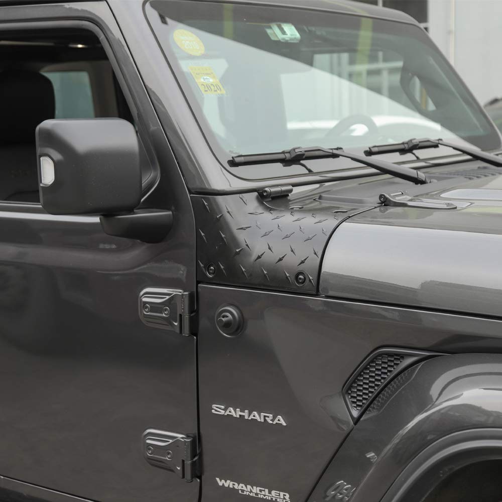 Diamond-plate design hides scratches while boosting Jeep visuals.