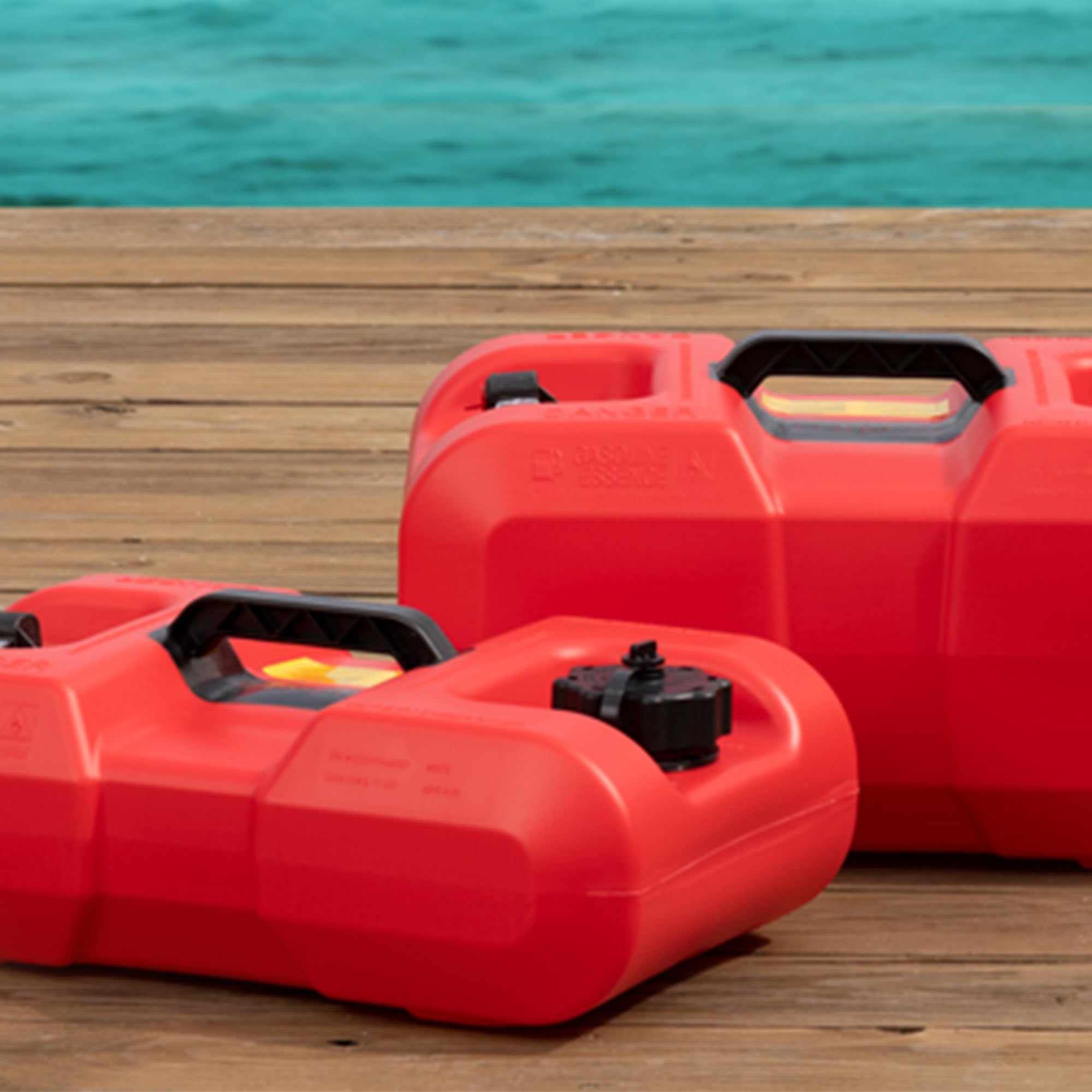 Scepter portable gas can with built-in fuel gauge for quick level checks