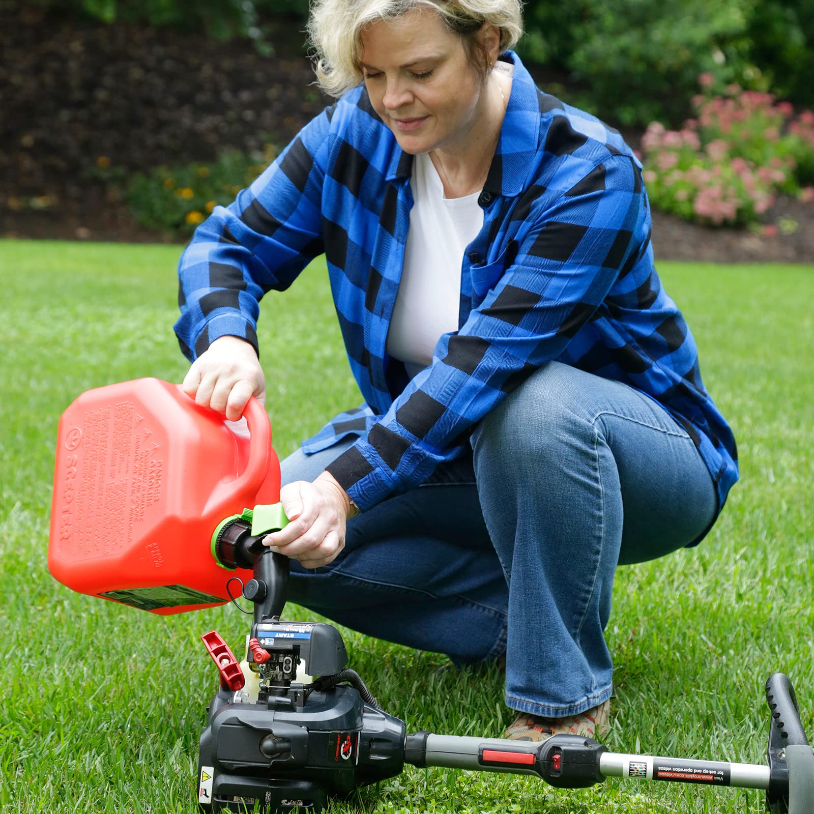 Scepter FR1G252 easy pour setup simplifies yard refills