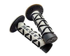 SCOTT Diamond Grip on 7/8-inch handlebars with twist throttle improves comfort and reduces vibration