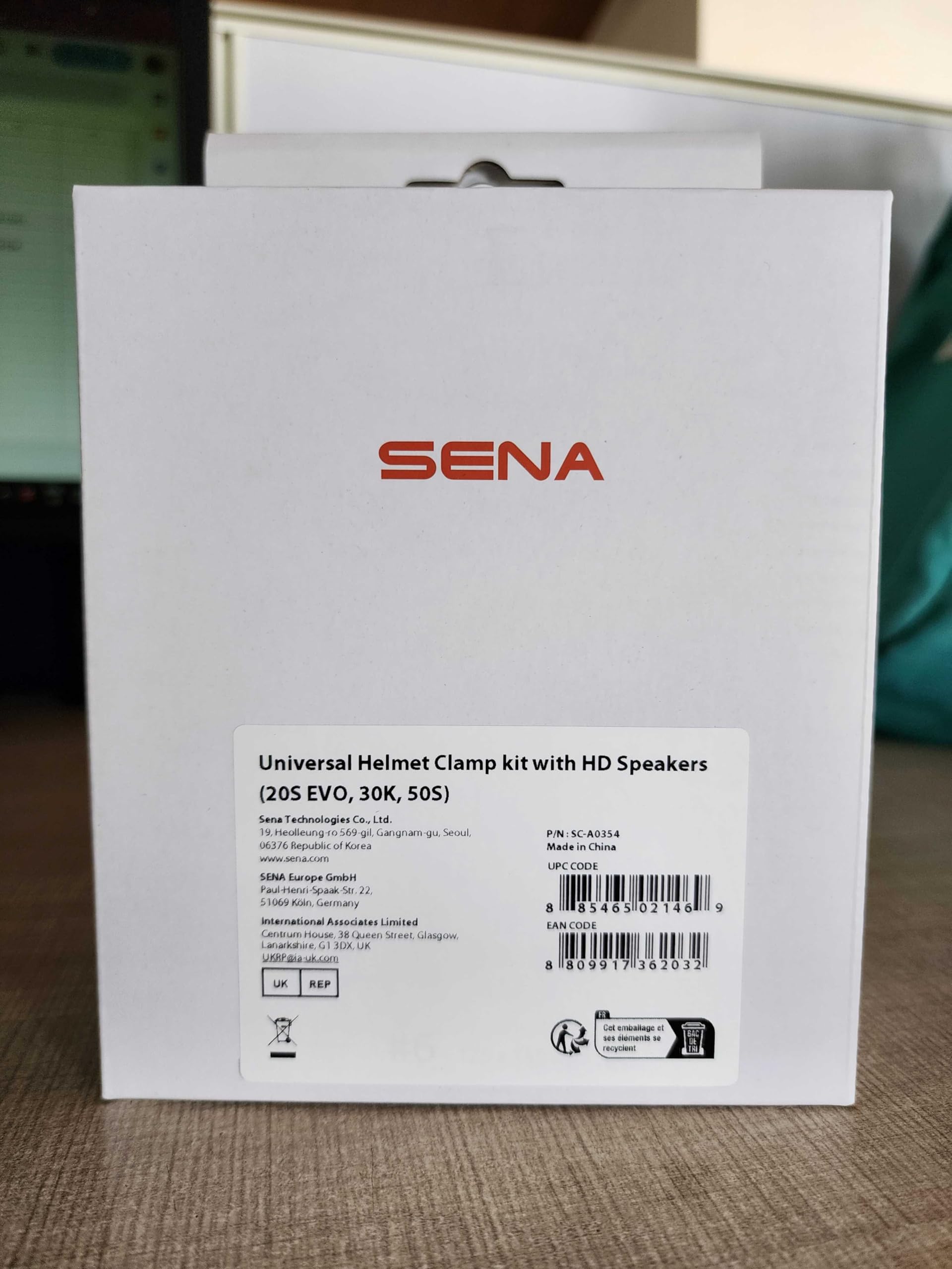 Sena HD speakers visible for crystal-clear helmet audio