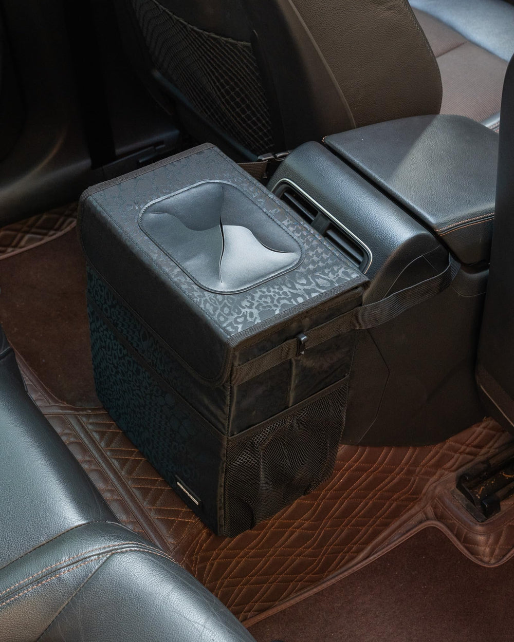 SIBOFUEGO collapsible interior design saves trunk space when not in use.
