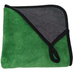 SOFTBATFY scratch-free, lint-free car drying towel on delicate surfaces.