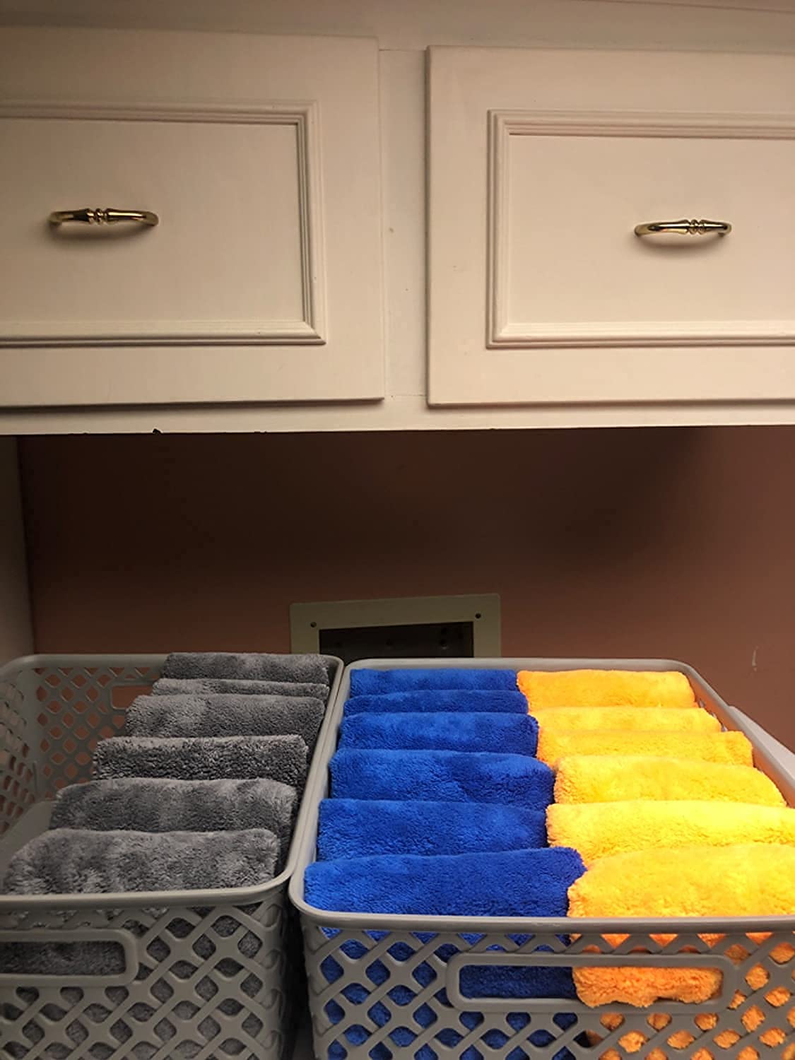 Softbatfy ultra absorbent towel designed for fast car drying and streak-free results.