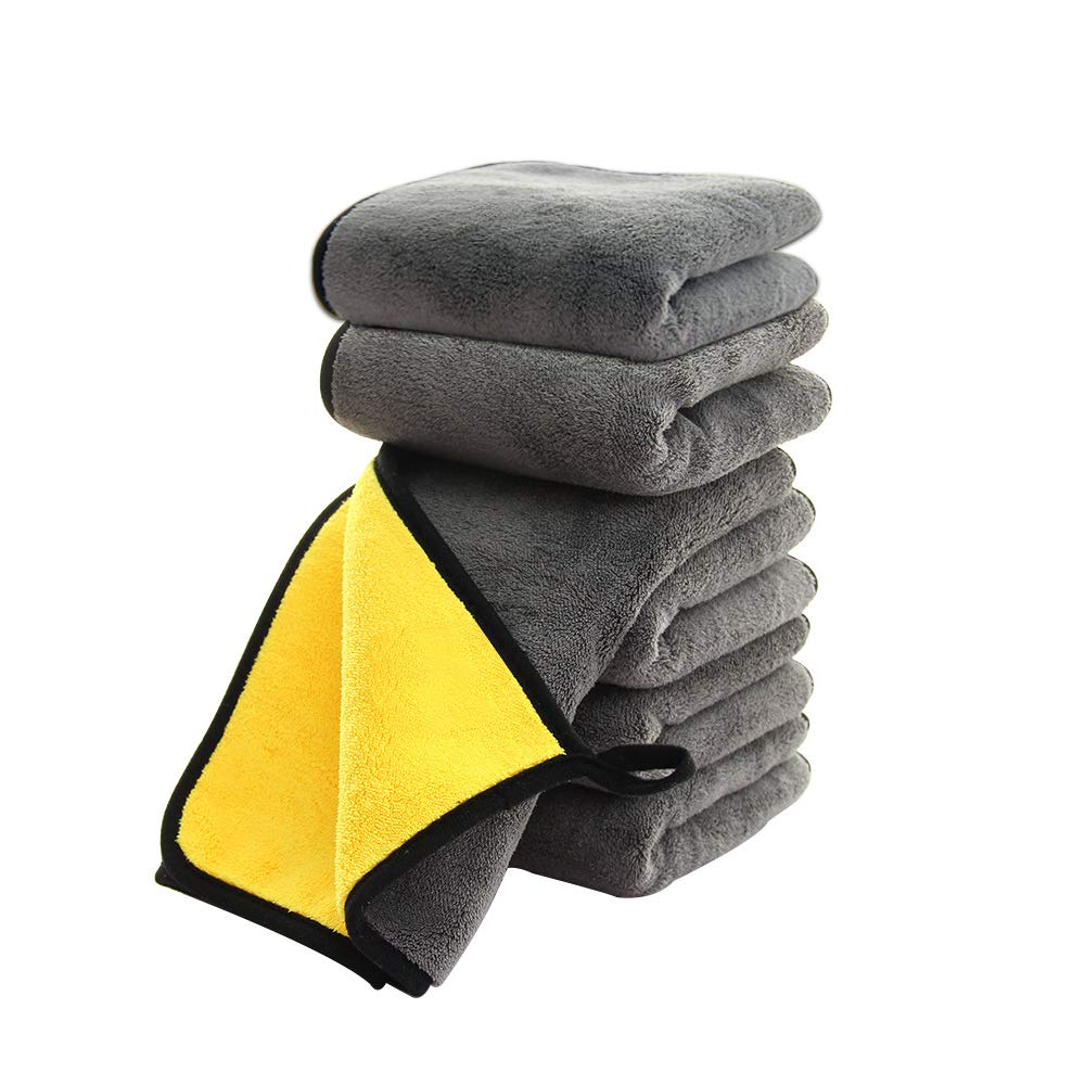 SOFTBATFY Ultrasoft microfiber towel ideal for car drying, highly absorbent and paint-safe.