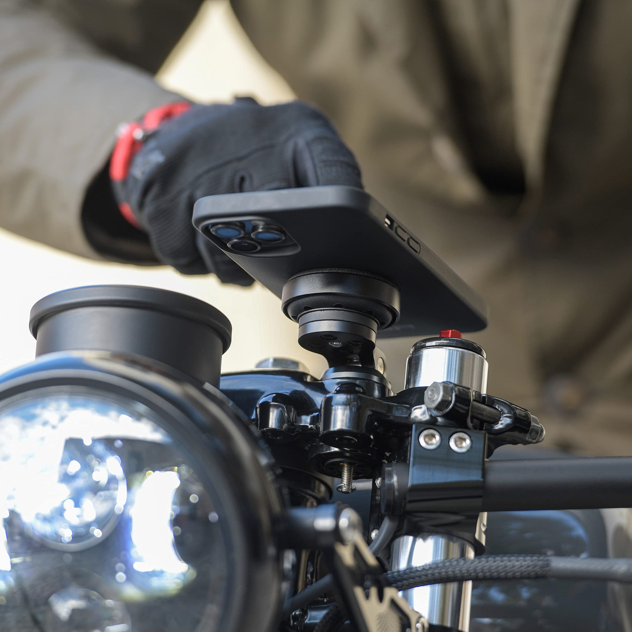 Rider uses SPC+ module for navigation during a motorcycle ride