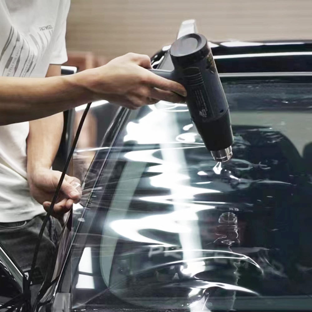 Spanno felt squeegee easing air bubbles during car wrap.