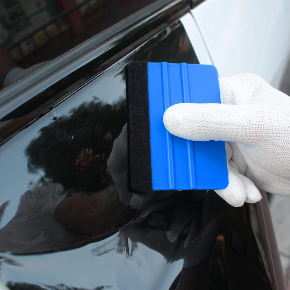 Spanno vinyl wrap gloves protect hands during heavy-duty tasks.